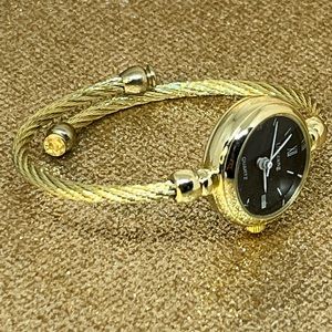 ULZZANG petite cuff style cute little watch!! Quartz new battery!! Adorable!
